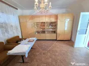 Casă cu gradina si solarii de legume 