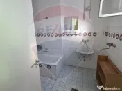 Casă cu gradina si solarii de legume 