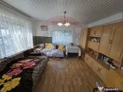 Casă cu gradina si solarii de legume 