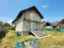 Casa de vanzare, cu 3 camere, moderna, zona Dumbrava