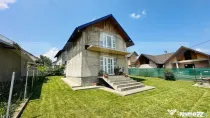 Casa de vanzare, cu 3 camere, moderna, zona Dumbrava