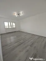 Apartament spațios,de vanzare, 3 camere, 98 mp, zona Petru