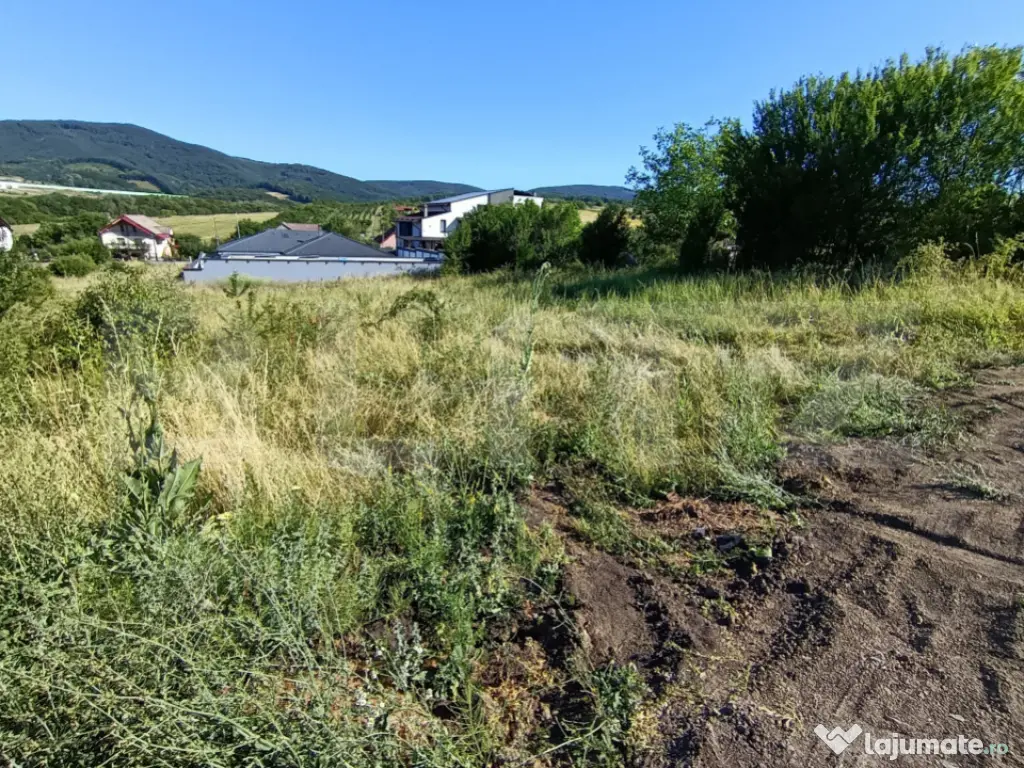 Teren în suprafață de 1100 mp, pe strada Crasnei