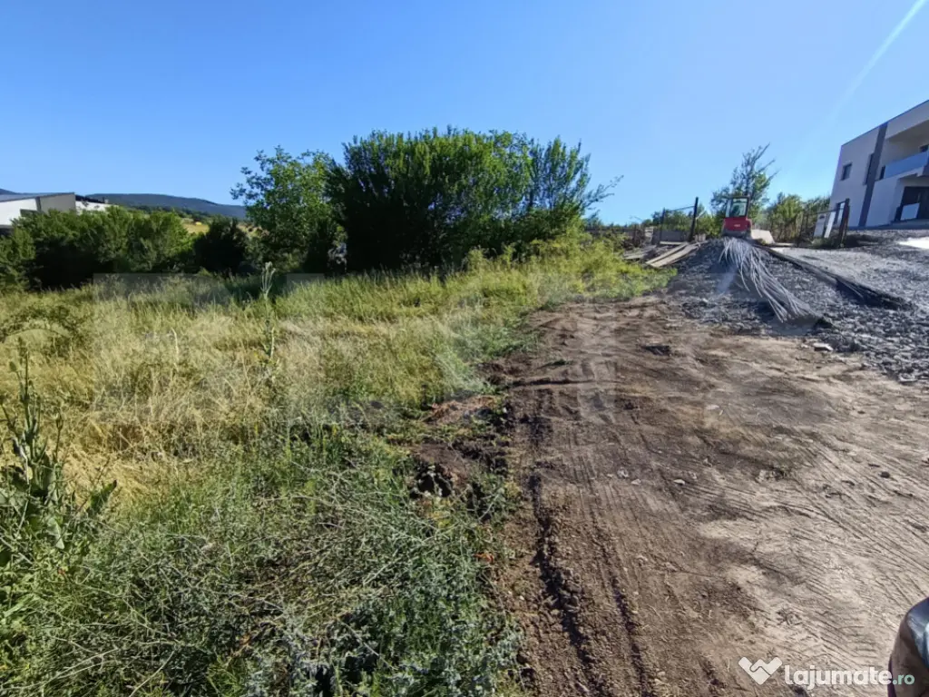 Teren în suprafață de 1100 mp, pe strada Crasnei