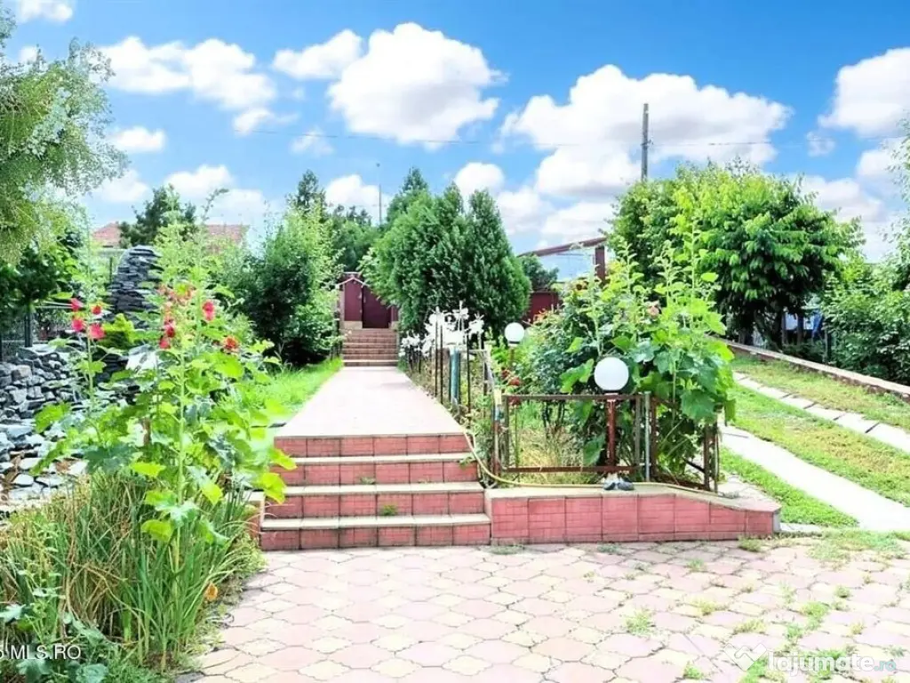 Ovidiu - Str. Nationala, Vila P+1E, teren 1094 mp, vedere...