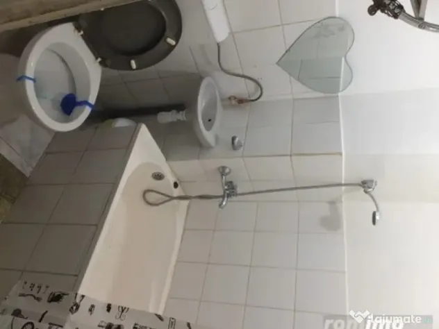 1 camera in zona Medicinei