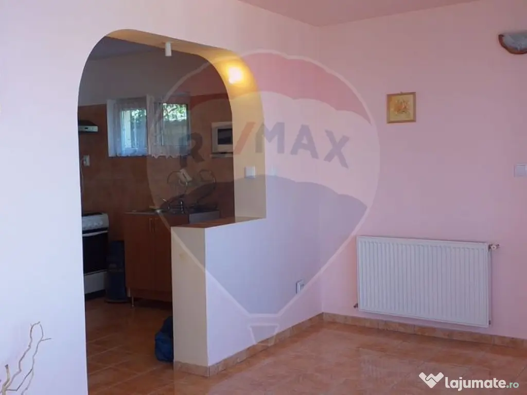 Casă cu mansardă cu 5 camere de vânzare în zonă metr...