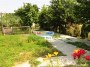 Curtesti, Botosani , Teren generos cu casa si anexa! 