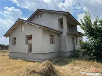 Casa P 1 la rosu (caramida) de in Golesti
