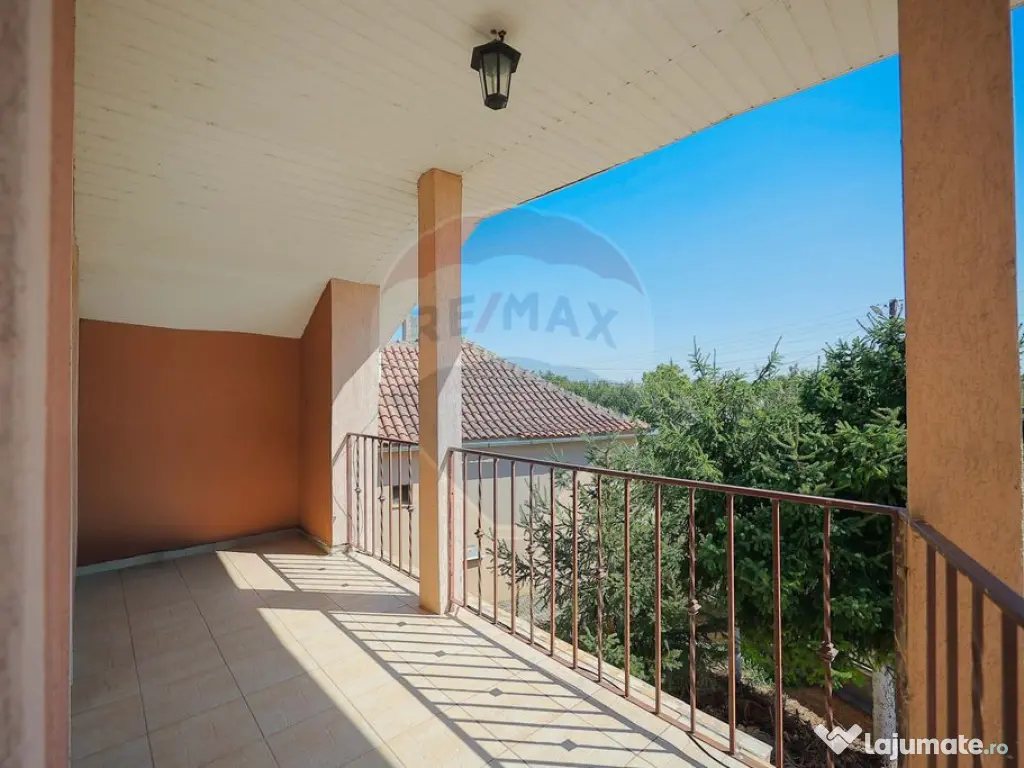 De vânzare casă cu 3 camere și teren 950 mp în Mihai ...