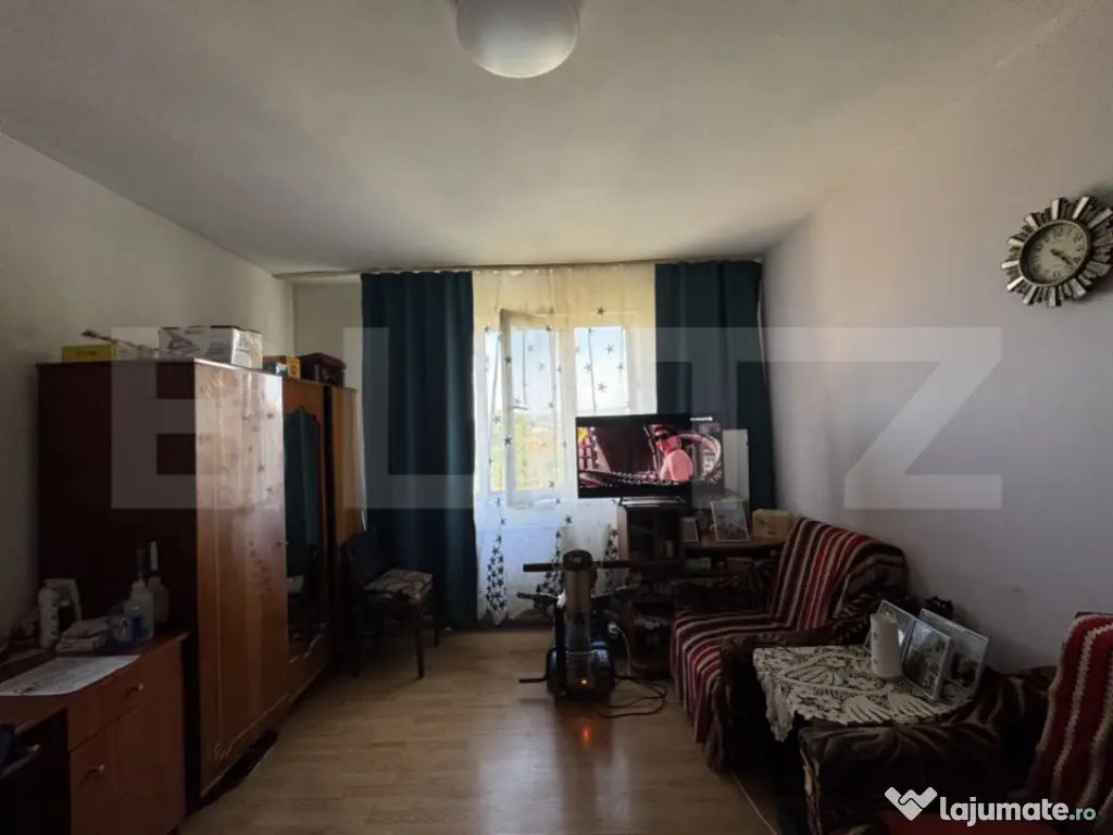 Apartament cu 2 camere, decomandat în Simeria