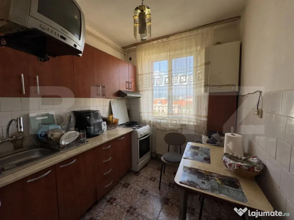 Apartament cu 2 camere, decomandat în Simeria