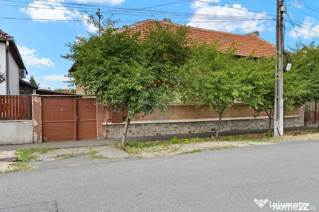 Casă de vanzare in Gradiste + un teren de 720 mp