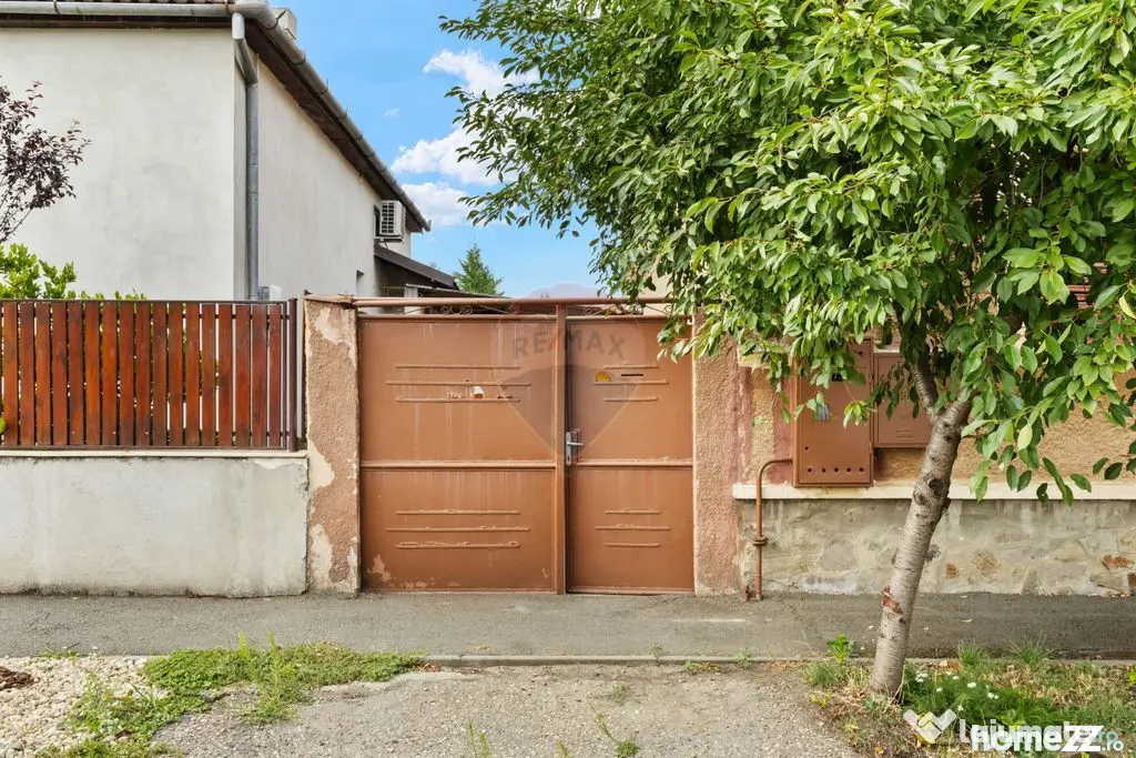 Casă de vanzare in Gradiste + un teren de 720 mp