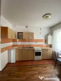 Apartament 2 camere,etaj 1,decomandat,zona Florilor