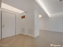 Apusul de la ultimul etaj din Cortina North | 3 camere |