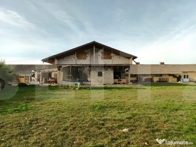 Proprietate cu casă la roșu și teren 5.500 mp – Zăice?
