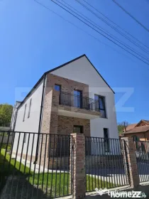 Casa luminoasa de 120 mp, cu living generos, materiale premi