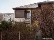 Vila zona Expo Parc - 2 apartamente, curte comuna 