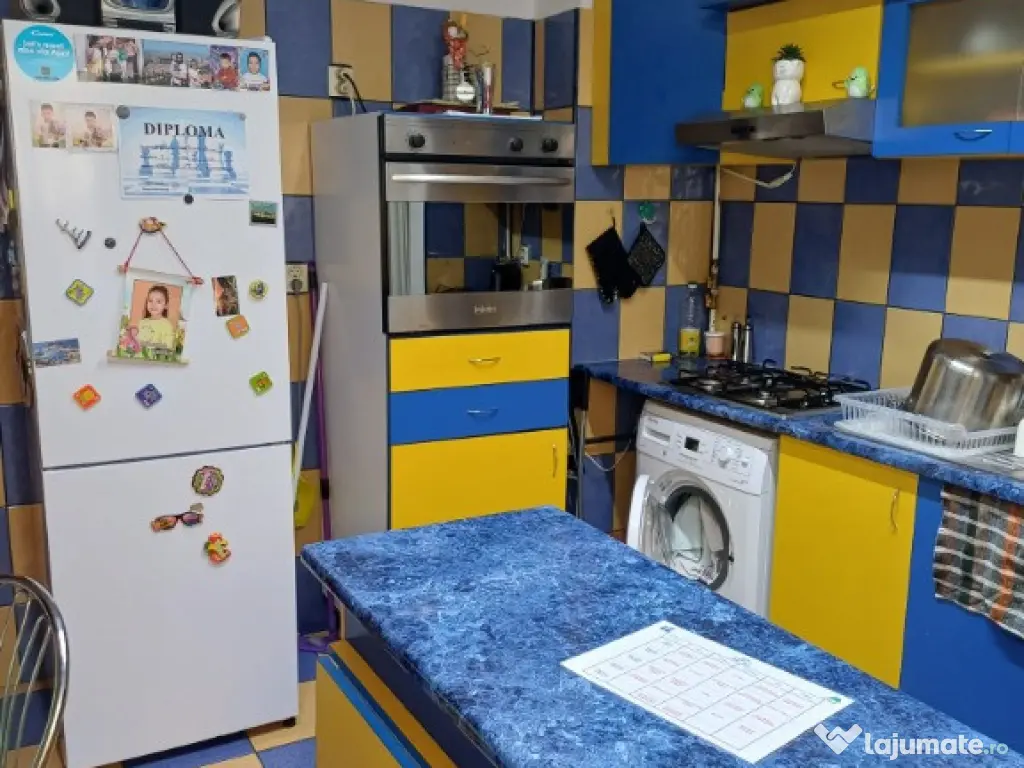 Republicii - Caraiman 3 camere 88 mp etaj 2