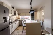Casă de vânzare – Via Carmina, Vladimirescu -zonă re...