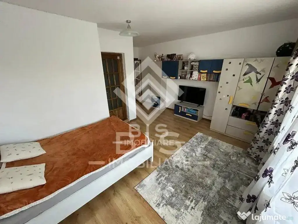 Casa spatioasa pe 3 nivele - Sigmir