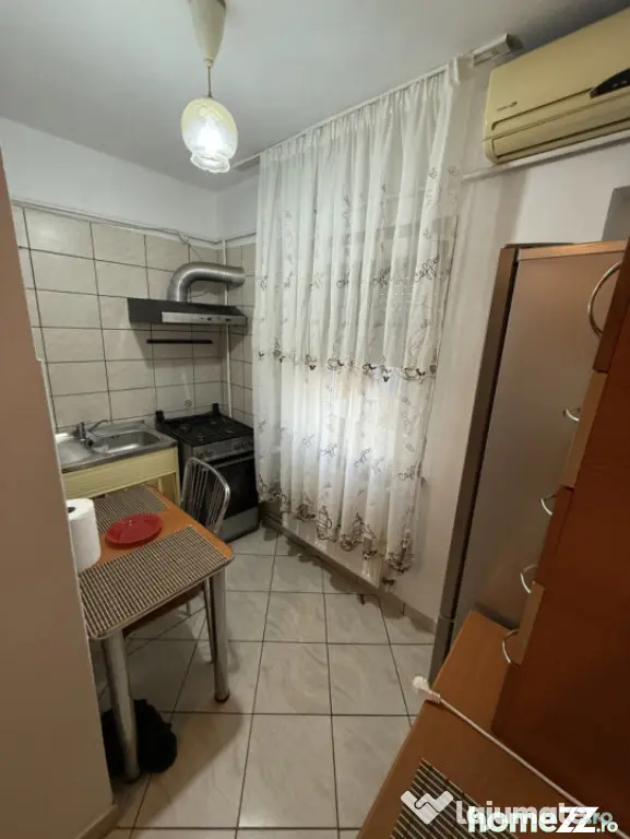 Garsonieră decomandata, 32 mp utili, zona Rovine - Craiova (Dolj)