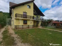 Casă 330 m² – teren 1210 m² – ideală pentru locuinț