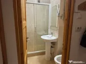 De închiriat garsonieră spațioasă și luminoasă – 30 mp, 320 €/lună 