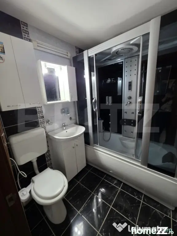 Apartament spațios cu 3 camere, 66 mp utili, etaj intermedi - Oradea (Bihor)