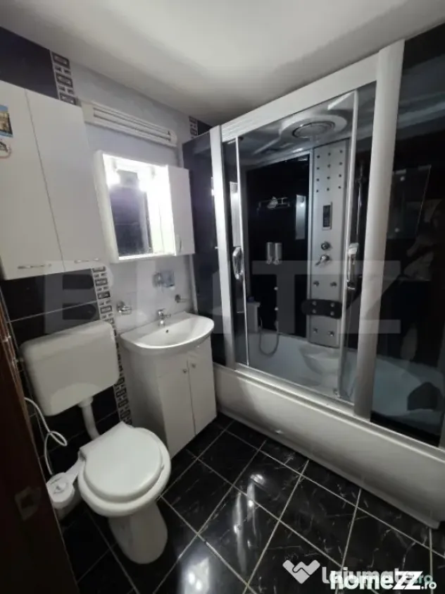 Apartament spațios cu 3 camere, 66 mp utili, etaj intermedi - Oradea (Bihor)