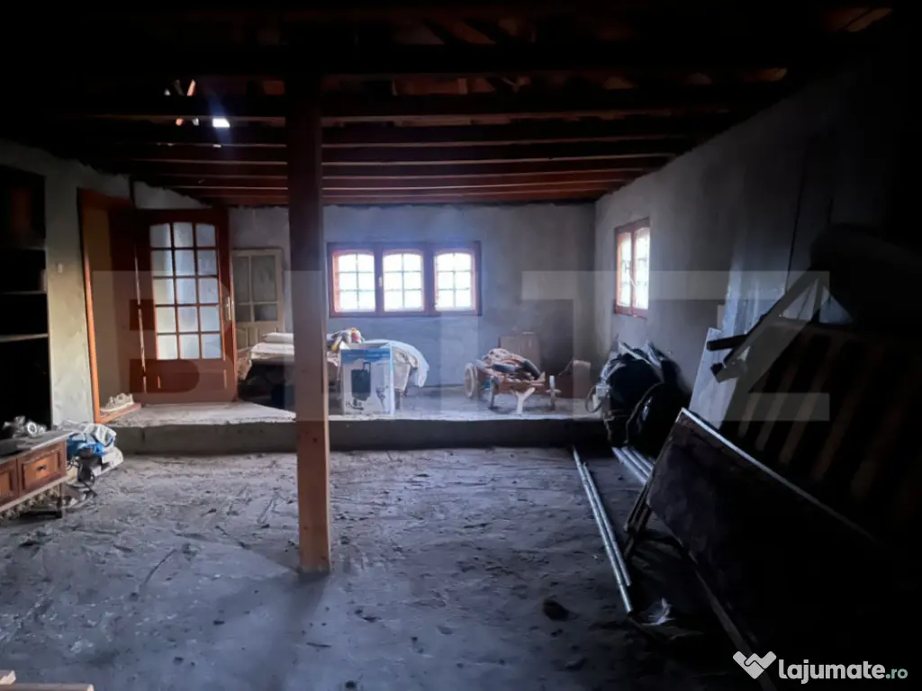 Casa cu piscina P+M, 1.368 mp teren, Leamna de Sus