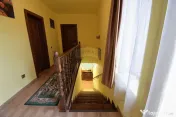 Casa cu 5 camere de inchiriat, zona Becas 