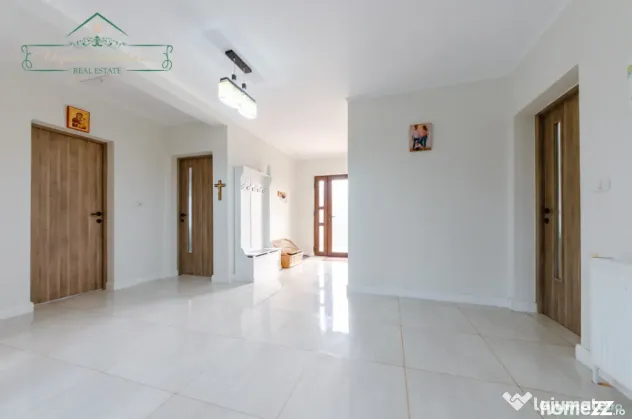 Casă/Vilă individuală modernă cu 4 Camere, Loc.Vladimire