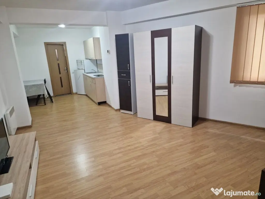 Garsonieră open-space de închiriat