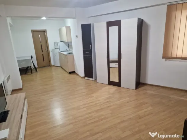 Garsonieră open-space de închiriat