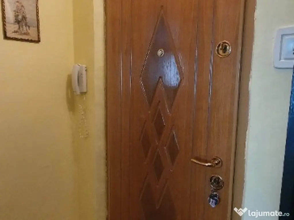 Apartament 3 camere confort 1Calea Calarasilor/Viziru.Liber