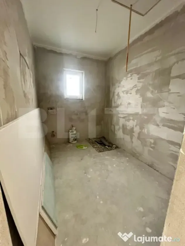 Casa individuala cu 5 ari teren, semifinisata, zona Aerodrom