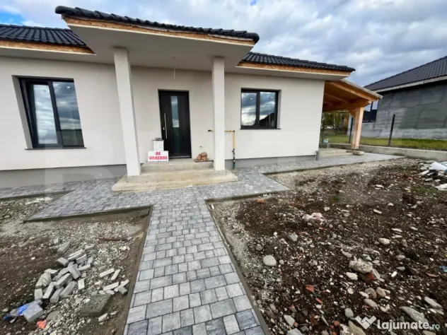 Casa individuala cu 5 ari teren, semifinisata, zona Aerodrom