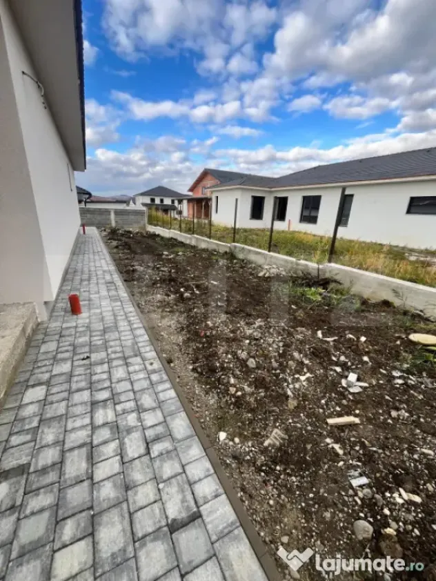 Casa individuala cu 5 ari teren, semifinisata, zona Aerodrom