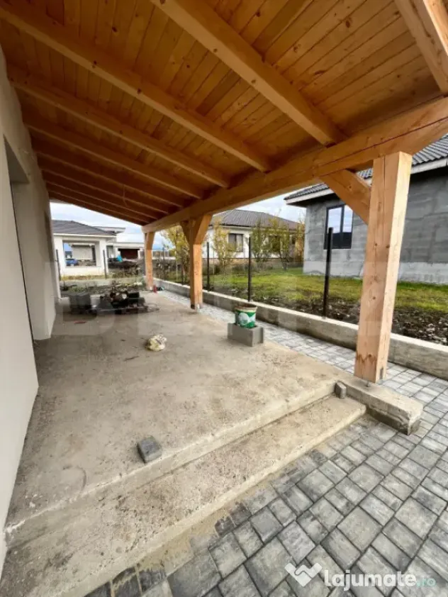 Casa individuala cu 5 ari teren, semifinisata, zona Aerodrom
