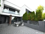 De vanzare – Vila in Brates Lake 