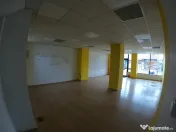 Spațiu Comercial de Închiriat 70 mp, Fațadă din Sticlă, 