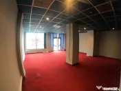 Spațiu Comercial de Închiriat 70 mp, Fațadă din Sticlă, 