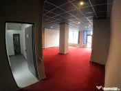 Spațiu Comercial de Închiriat 70 mp, Fațadă din Sticlă, 