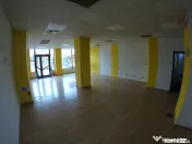 Spațiu Comercial de Închiriat 70 mp, Fațadă din Sticlă, 