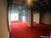 Spațiu Comercial de Închiriat 70 mp, Fațadă din Sticlă, 