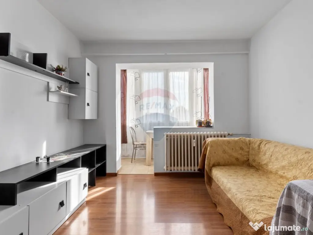 Apartament cu 3 camere de inchiriat- zona Vlaicu