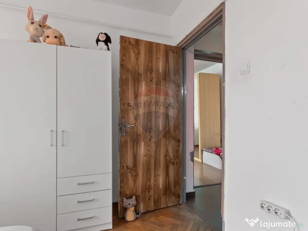 Apartament cu 3 camere de inchiriat- zona Vlaicu