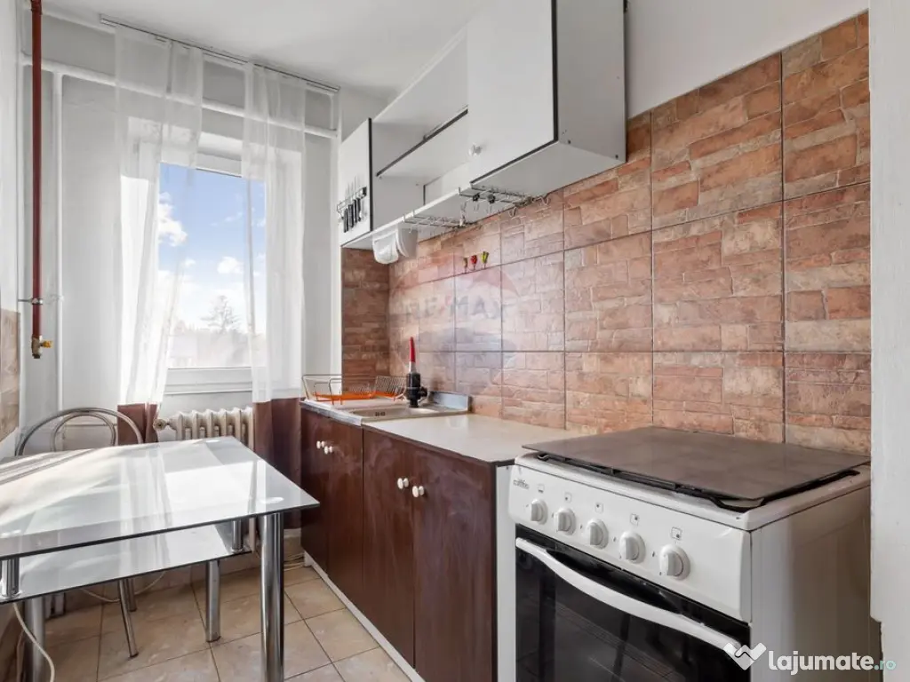 Apartament cu 3 camere de inchiriat- zona Vlaicu